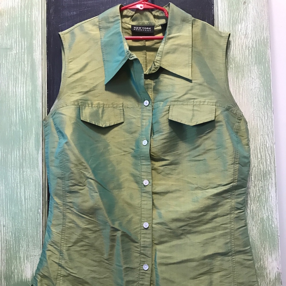 New York & Company Green XL Sleeveless Button Up